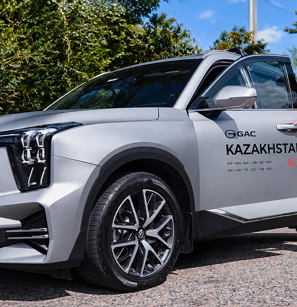 17 500 км за 39 дней: владелец GAC GS8 отправился из Шымкента в Париж и обратно.
